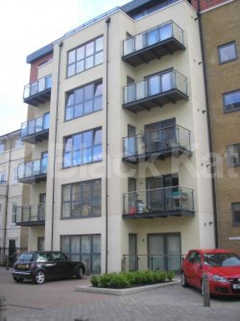 			MUST BE SEEN, 2 Bedroom, 1 bath, 1 reception Flat			 Canal Boulevard, CAMDEN NW1